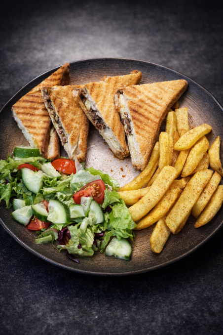 Kavurmalı Kaşarlı Tost